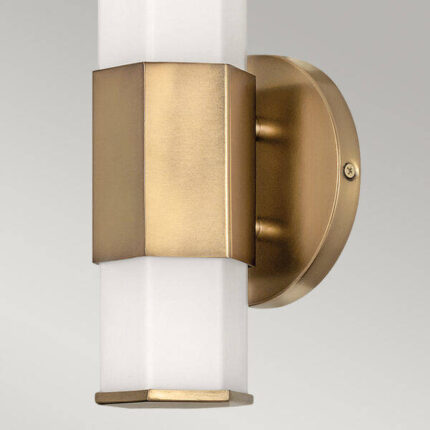 Гай Элстед зажигает QN-FACET-LED1-HB-BATH Кинкиет